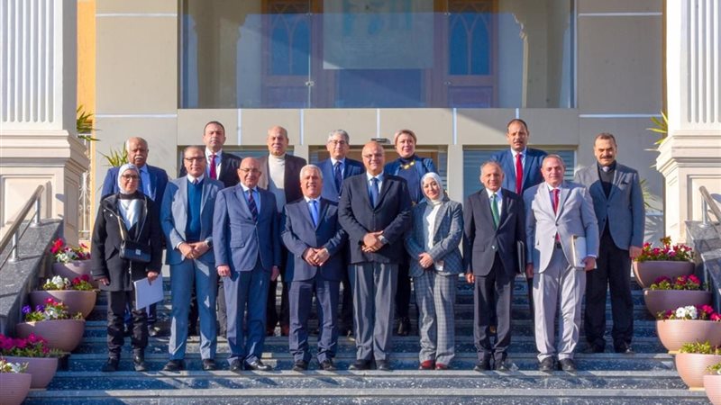 محافظ الإسكندرية يلتقي رئيس الهيئة الوطنية للصحافة ورؤساء مج