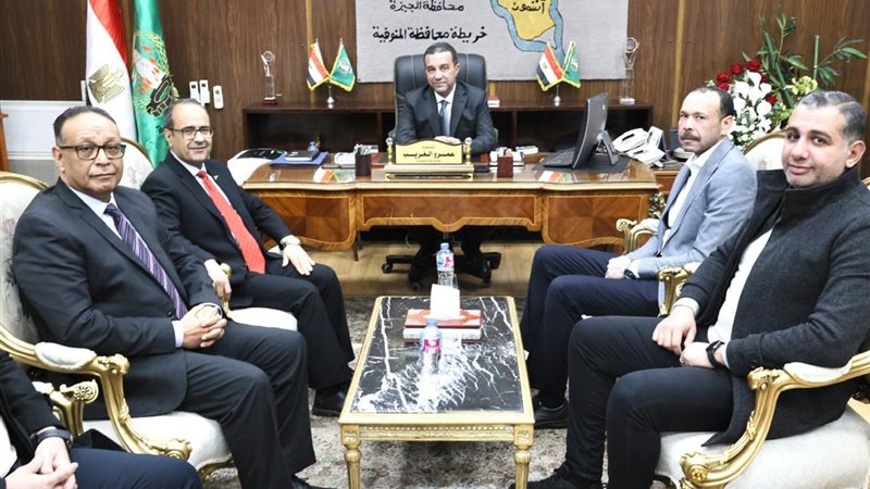 محافظ المنوفية مع وفد كلية الهندسة 