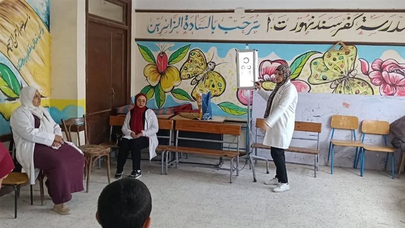 قافلة طبية بمدرسة