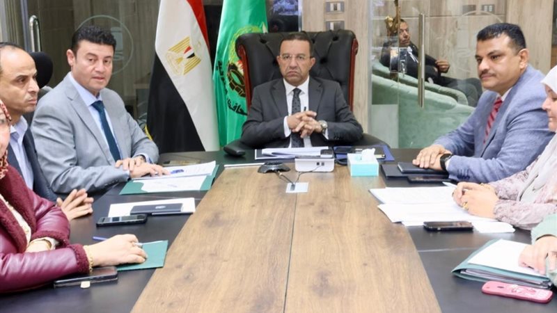 محافظ المنوفية مع