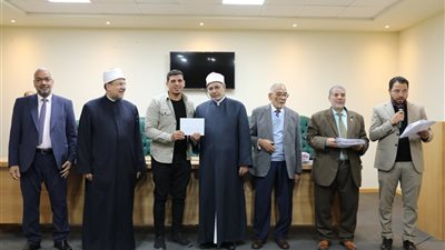 رئيس جامعة الأزهر يكرم حفظة القرآن بكلية الدراسات الإسلامية
