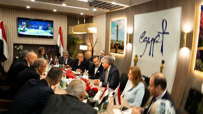 وزير السياحة يتابع مستجدات الحركة السياحية الوافدة