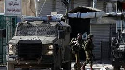الاحتلال الإسرائيلي يقتحم عدة بلدات بالضفة الغربية ويحتجز عددًا من الفلسطينيين