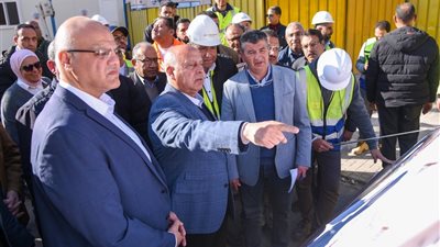 كامل الوزير ومحافظ الإسكندرية يتابعان مشروع إعادة تأهيل وتطوير ترام الرمل