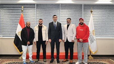 وزير الشباب والرياضة يلتقي شباب المطرية منظمي أكبر مائدة إفطار رمضاني