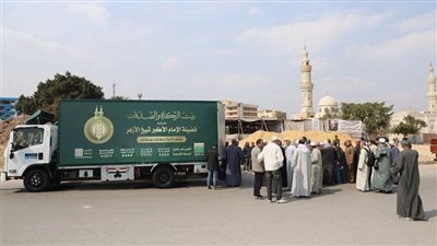 توزيع 1000 كرتونة مواد غذائية من مسجد السيدة نفيسة 