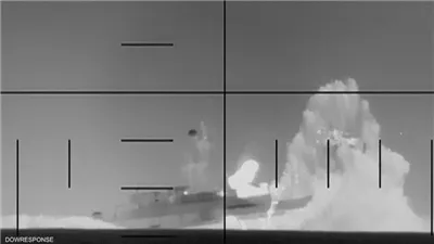 وزارة الحرب الأمريكية تنشر فيديو لعملية إغراق سفينة حربية إيرانية بالمياه الدولية