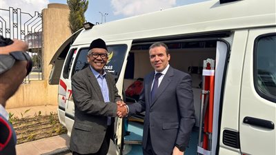 إندونيسيا تسلم مصر خمس سيارات إسعاف لتعزيز رعاية متضرري حرب غزة