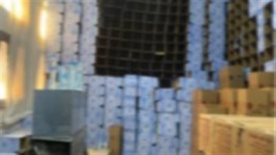 ضبط مصنع مياه غير مرخص بالقليوبية وحجب آلاف العبوات المقلدة عن الأسواق