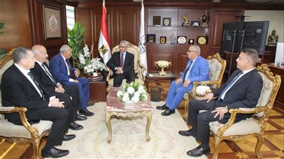 محافظ بني سويف يلتقي وفد قضايا الدولة وهيئة تدريس الدراسات الإسلامية