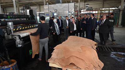 وزير الصناعة يزور مدينة الجلود بالروبيكي ويتفقد مدبغتين و3 مصانع للمنتجات تامة الصنع 