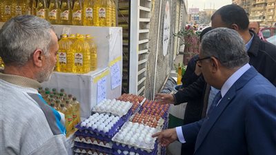 محافظ الدقهلية يتفقد معرض السلع الدائمة بالمنصورة 