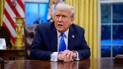 مسؤول إيراني يسخر من ترامب: