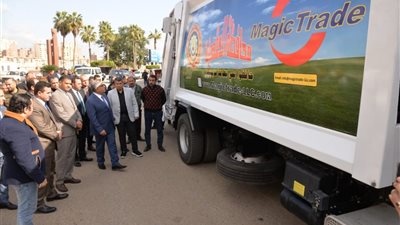 محافظ الدقهلية يشهد استلام سيارات مكبس جديدة لدعم منظومة المخلفات الصلبة