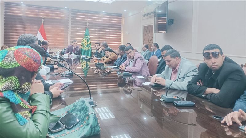 جانب من اللقاء المحافظ