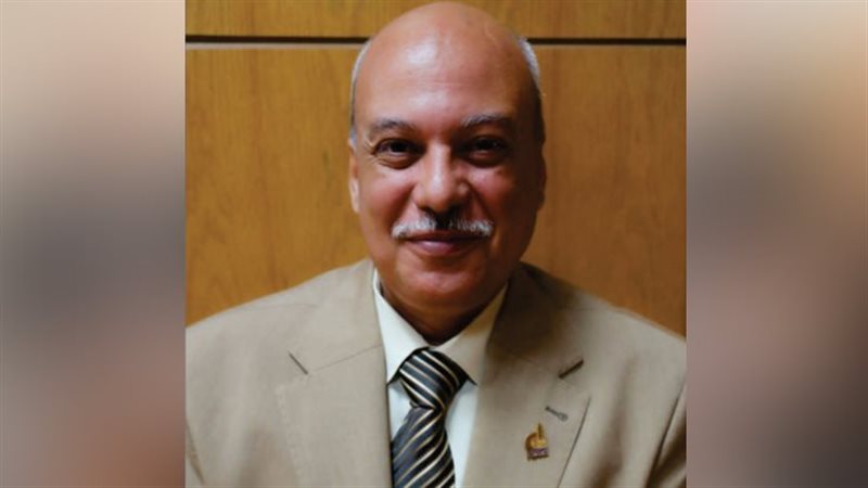 د. عاطف محمد أستاذ