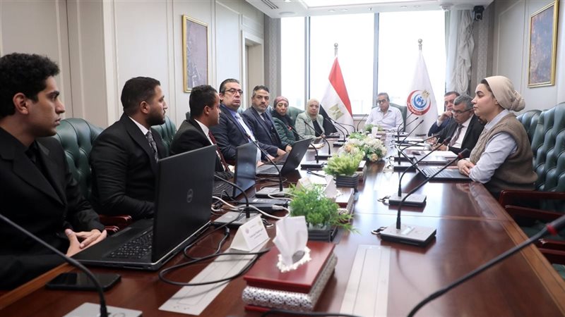 اجتماع وزير الصحة