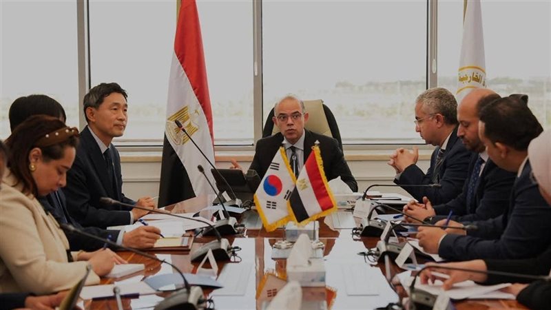 خلال الاجتماع 