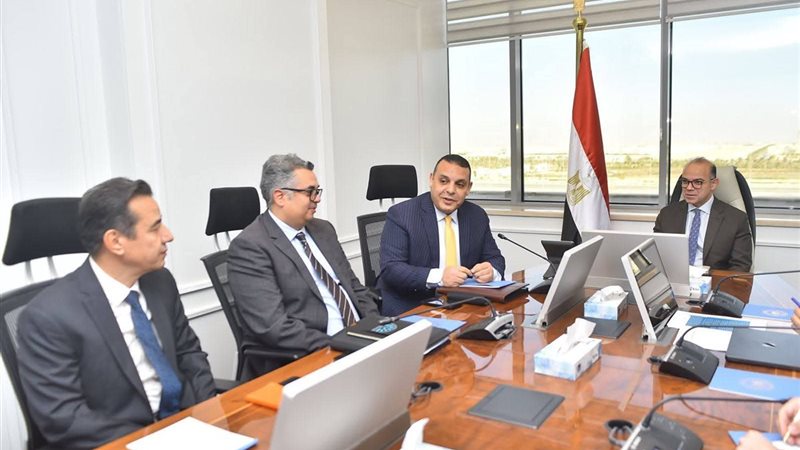 خلال الاجتماع 