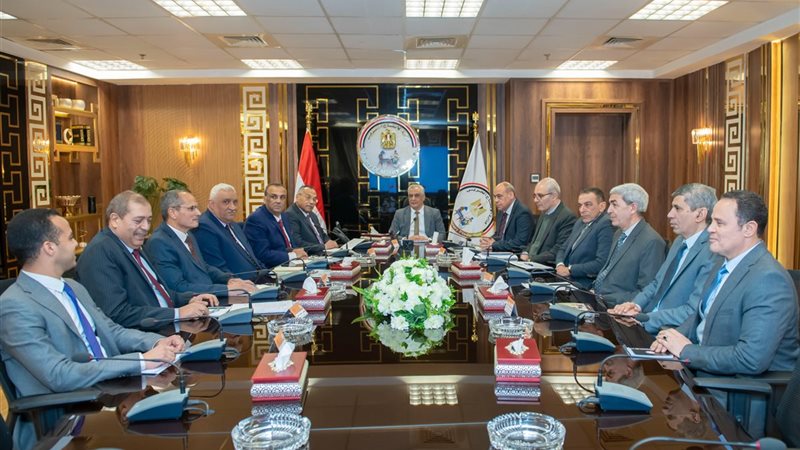 وزير الإنتاج الحربي