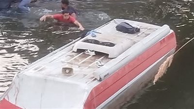 إصابة 10 أشخاص فى انقلاب سيارة بترعة بملوي بالمنيا