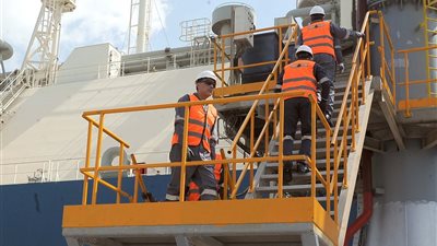 رئيس الوزراء يتفقد محطة تداول وتخزين المنتجات البترولية والغاز الطبيعي المسال 