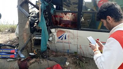 بالأسماء.. مصرع سائق وإصابة 12 طالبا في انقلاب أتوبيس بالغربية