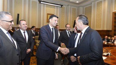 النائب عبد الله الغزالي يطالب بفتح الإيجار بالمناطق الصناعية.. ووزير الصناعة : وقعت القرار من ساعات 