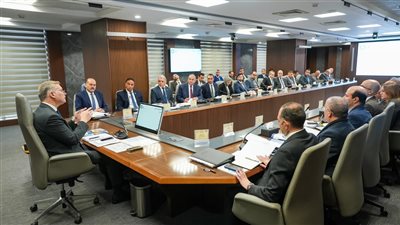 وزير البترول يشدد على ضرورة إعداد خطة خمسية للتوسع في إنتاج المنتجات ذات القيمة المضافة المرتفعة