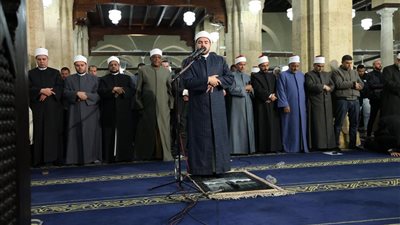 الجامع الأزهر يشهد إقبالًا كبيرًا للمصلين في التراويح بالقراءات المتواترة