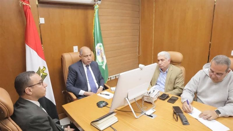 محافظ المنيا خلال