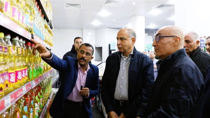 محافظ المنيا خلال