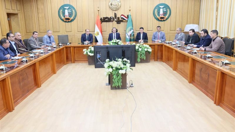 محافظ المنوفية مع