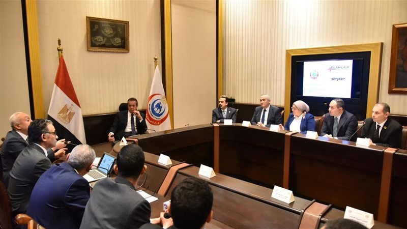 اجتماع وزير الصحة