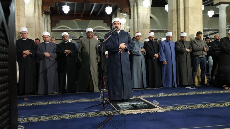 صلاة التراويح بالجامع