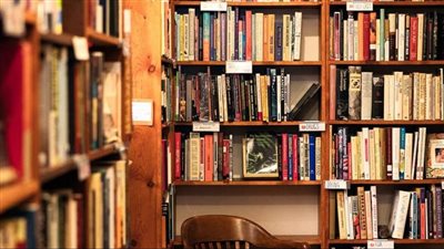 تراجع مبيعات الكتب في المملكة المتحدة تأثرا بغلاء المعيشة