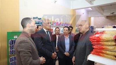 بأسعار مخفضة.. محافظ كفر الشيخ يتفقد «دلتا ماركت» لمتابعة توافر السلع الغذائية