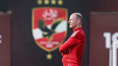 توروب يعلن تشكيل الأهلي أمام الطلائع