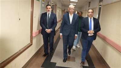 رئيس جامعة المنوفية يجرى جولة ليلية بمعهد الكبد القومي ومستشفى المعهد لمتابعة انتظام العمل