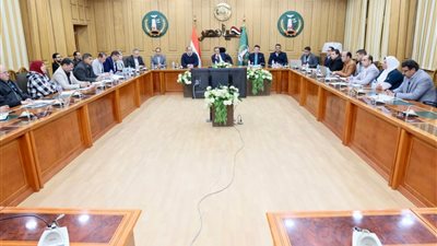 محافظ المنوفية يوجه بتشديد الرقابة على الأسواق لتوفير السلع وإعلان أسعارها ومنع احتكارها 