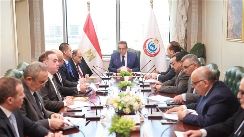 اجتماع وزير الصحة