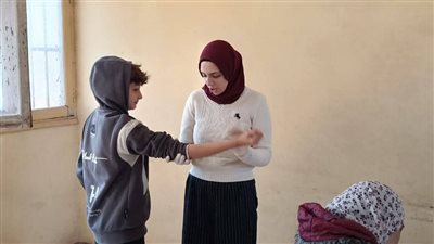 الكشف على 264 طالبًا بقافلة طبية مجانية لجامعة بنها بمدرسة في شبلنجة