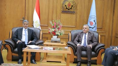 رئيس جامعة السويس يستقبل رئيس مركز القاهرة الدولي لتسوية النزاعات وبحث تعزيز الوعي السياسي والتعاون الإفريقي