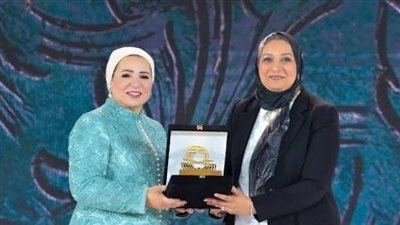 تكريم نائب رئيس جامعة عين شمس في احتفالية 