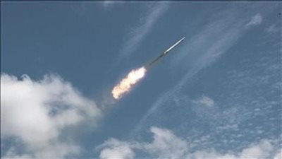 الدفاعات الجوية الإماراتية تتعامل مع 8 صواريخ باليستية و26 طائرة مسيرة