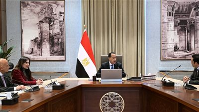 رئيس الوزراء يتابع موقف تنفيذ مشروعات شركة 