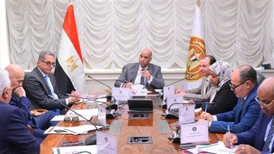 وزير العمل: إزالة أي عقبات تواجه صناعة الملابس الجاهزة كثيفة العمالة