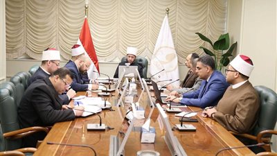 وزير الأوقاف يجتمع بمديري المديريات الإقليمية عبر تقنية الاتصال المرئي