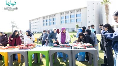 طلاب جامعة النيل يشاركون «ديارنا» تعبئة كراتين رمضان ضمن مبادرة «ديارنا.. زاد وأمان»