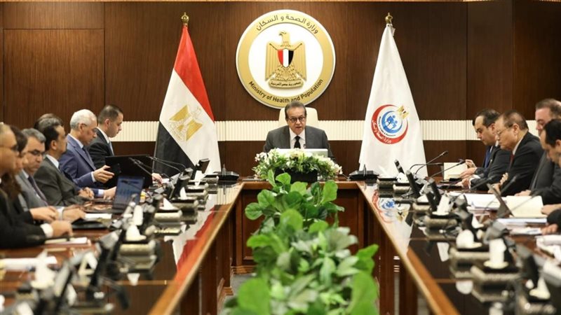 اجتماع وزير الصحة